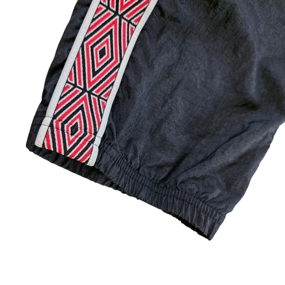 🔥RARE Umbro Premier Nylon Track Pants – Men's Size Large – Retro Y2K Style🔥 - Picture 3 of 7